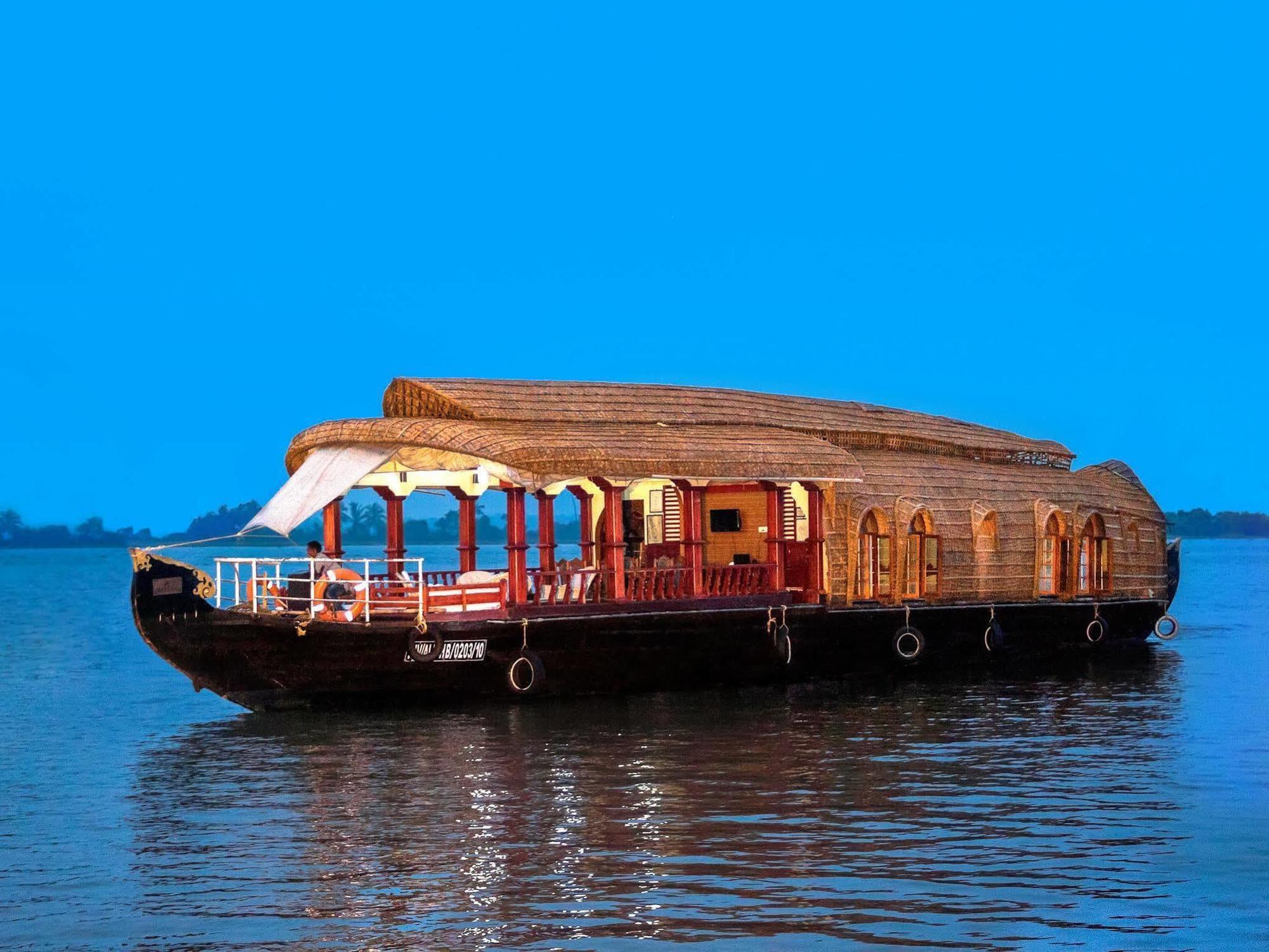 库玛拉孔 Aqua Jumbo Houseboats酒店 外观 照片