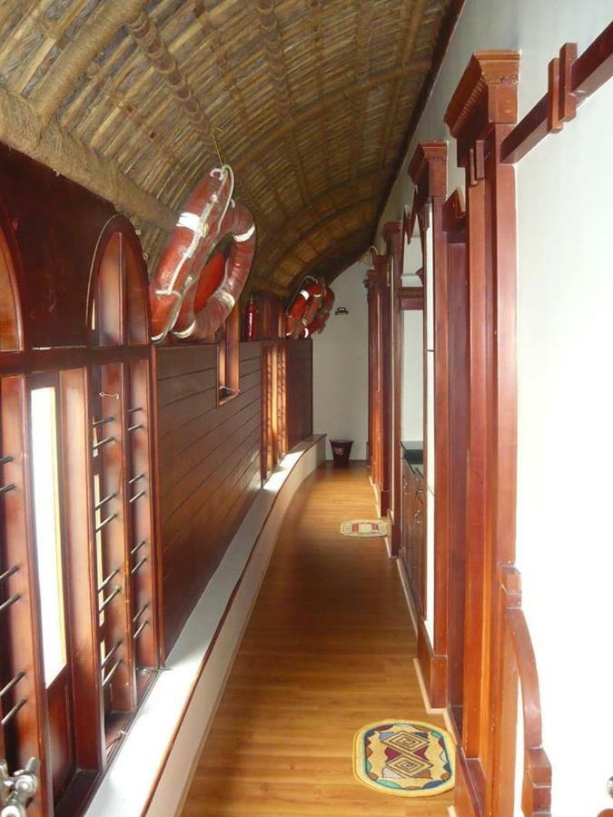 库玛拉孔 Aqua Jumbo Houseboats酒店 外观 照片