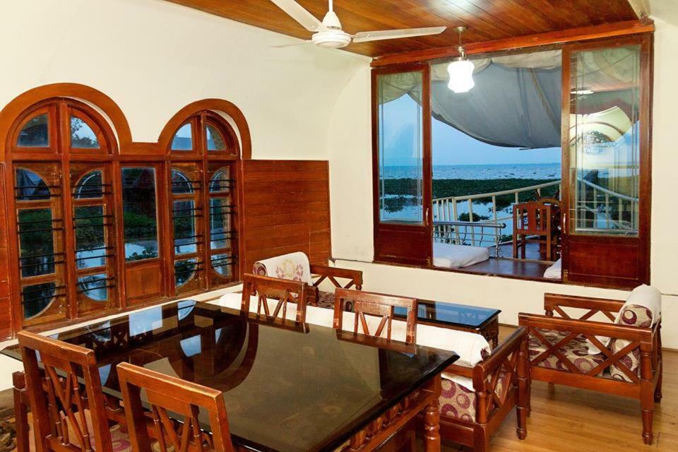 库玛拉孔 Aqua Jumbo Houseboats酒店 外观 照片